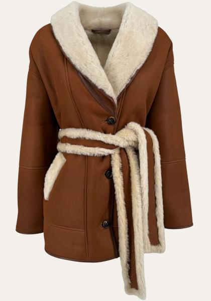 Shearling Lammfelljacke – Weiche Konturen, starke Präsenz