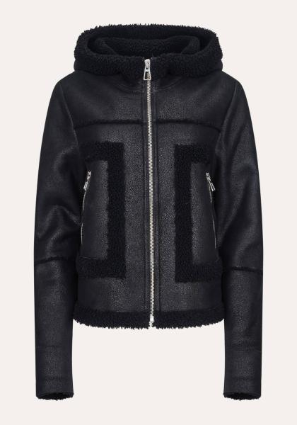 Lammfelljacke im Urban-Look – Mit Kapuze für maxim alen Komfort